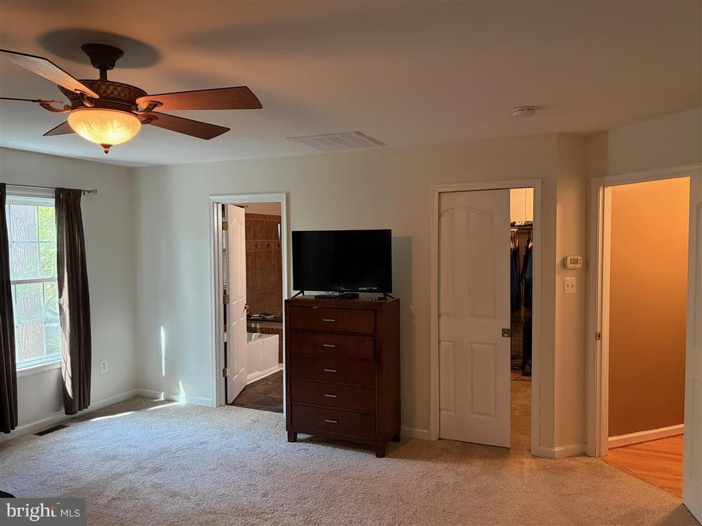582 Richard Way photo 13