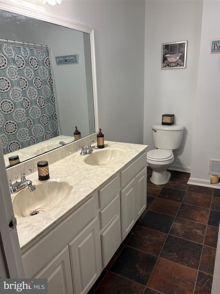 582 Richard Way photo 26