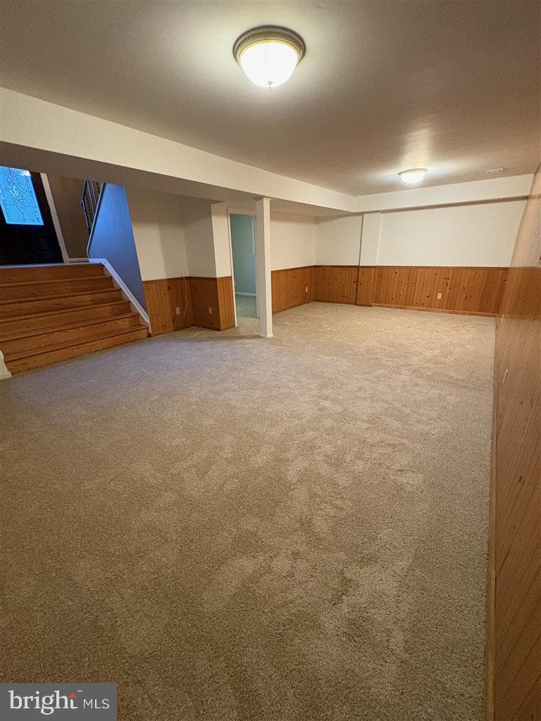 582 Richard Way photo 30
