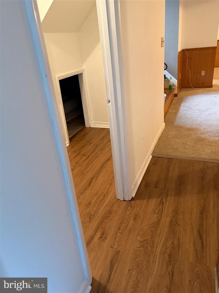 582 Richard Way photo 32