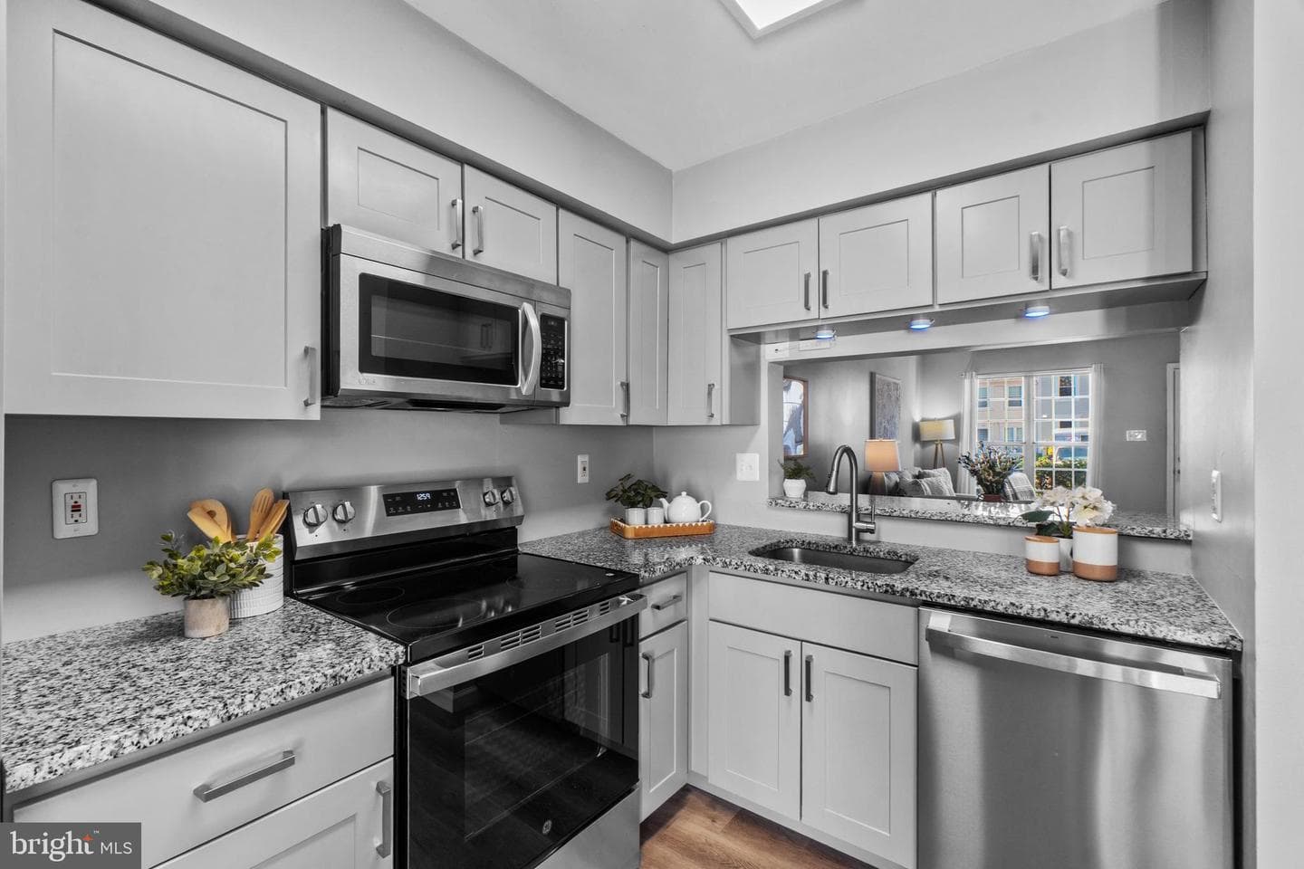 547 Dahlgreen Road photo 11