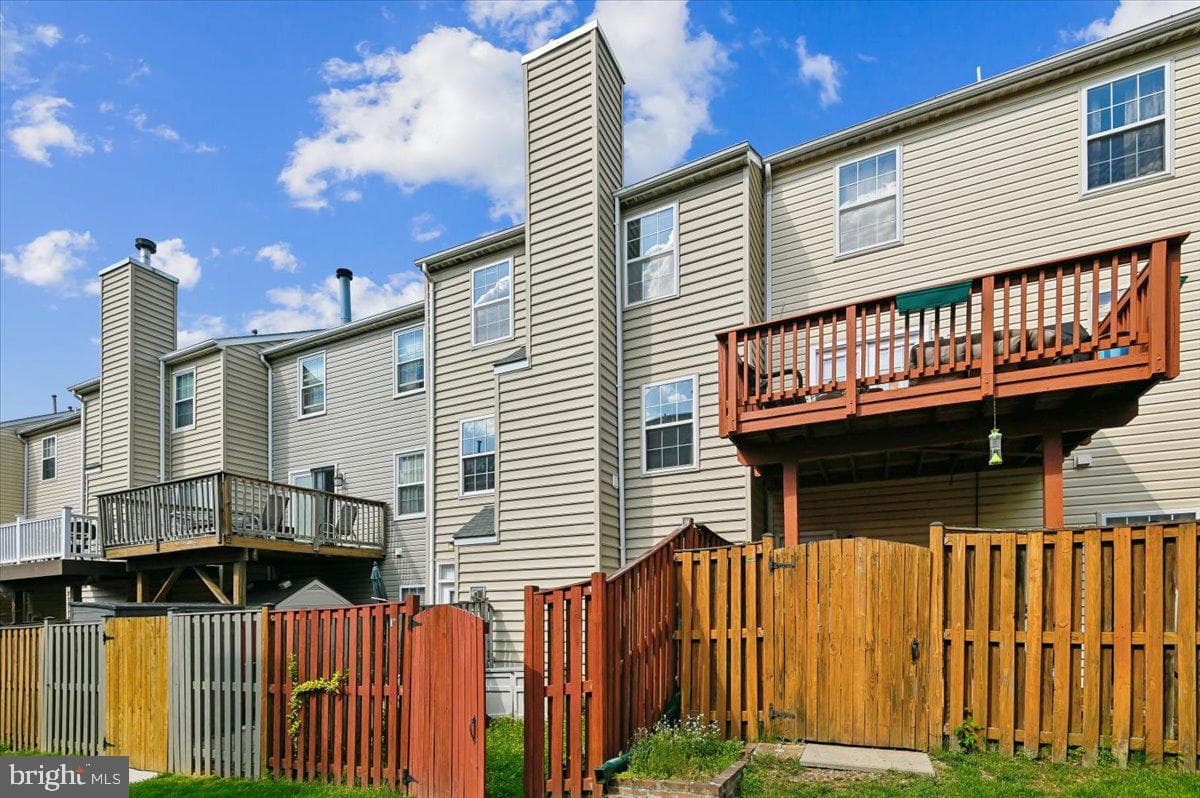 2441 Wentworth Drive photo 2