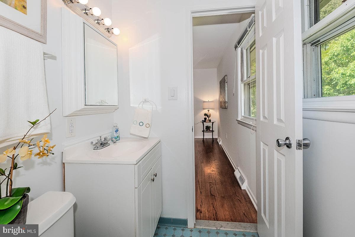 149 Northway photo 21