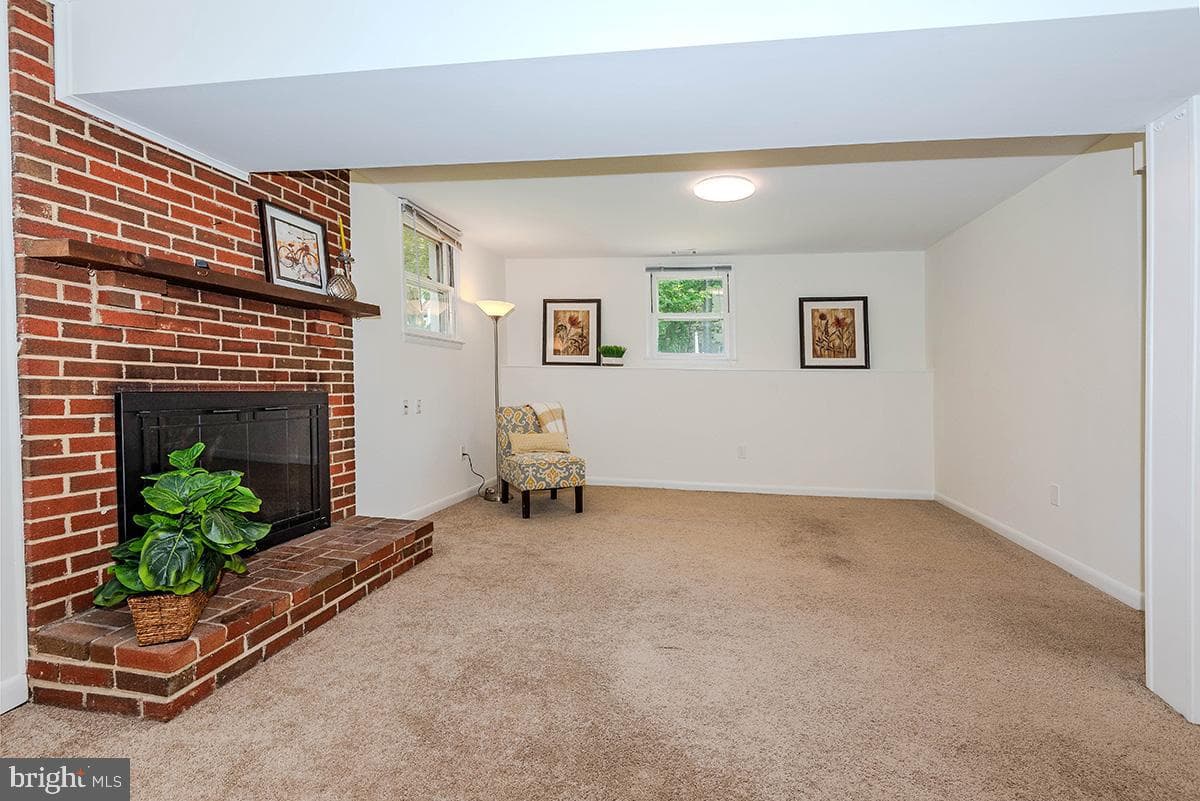 149 Northway photo 34