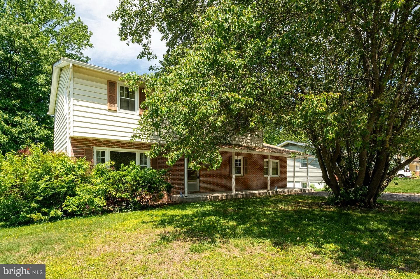 536 Williamsburg Lane photo 3