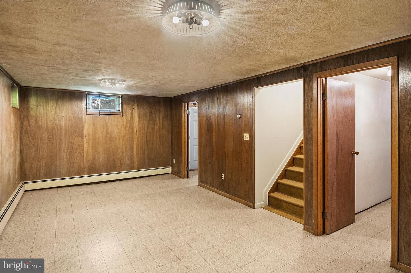 536 Williamsburg Lane photo 36