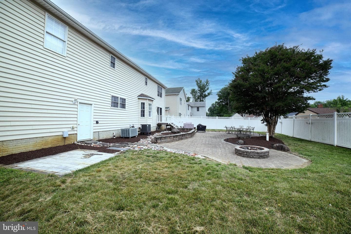 833 Selby Boulevard photo 48