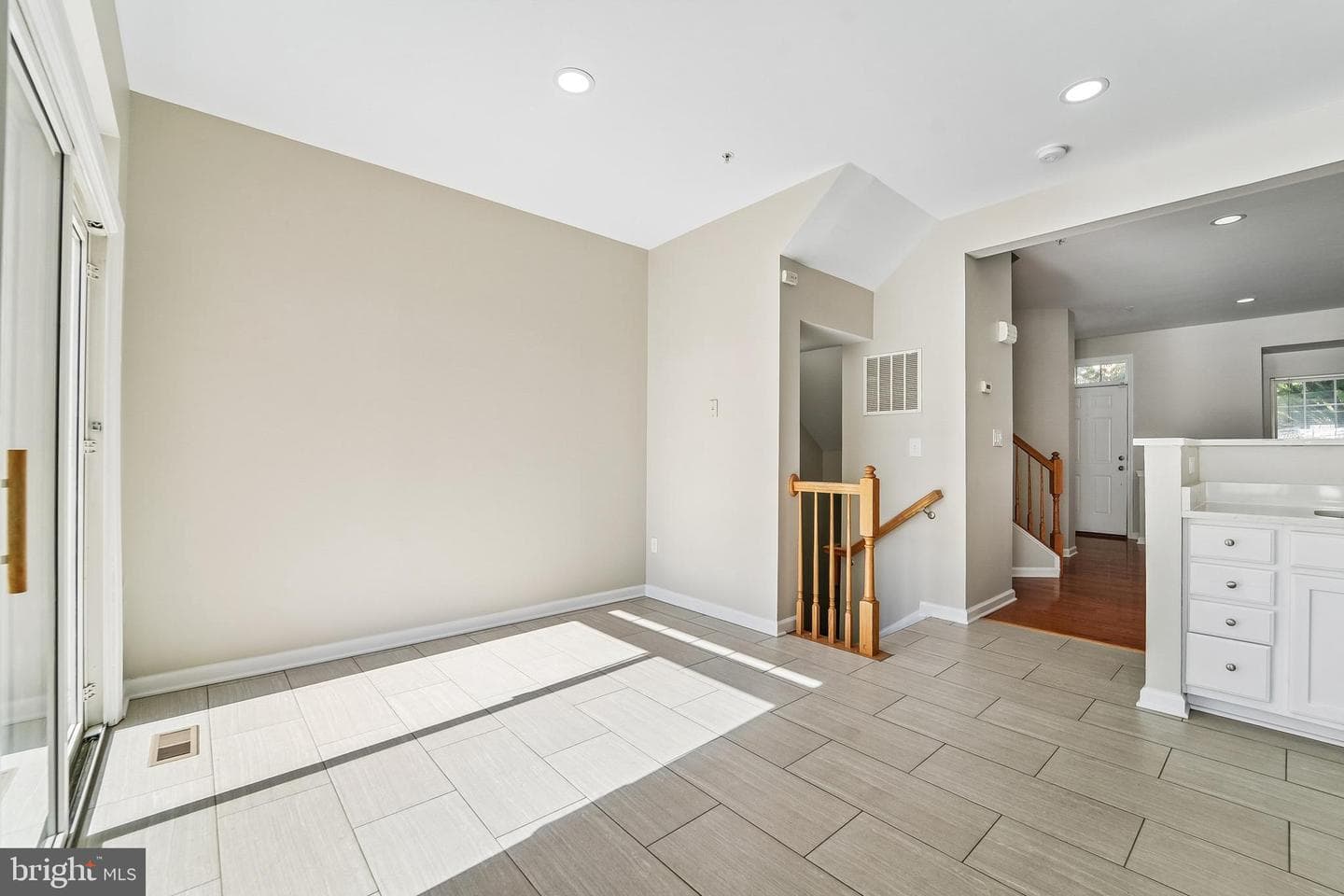 1461 Pangbourne Way photo 16