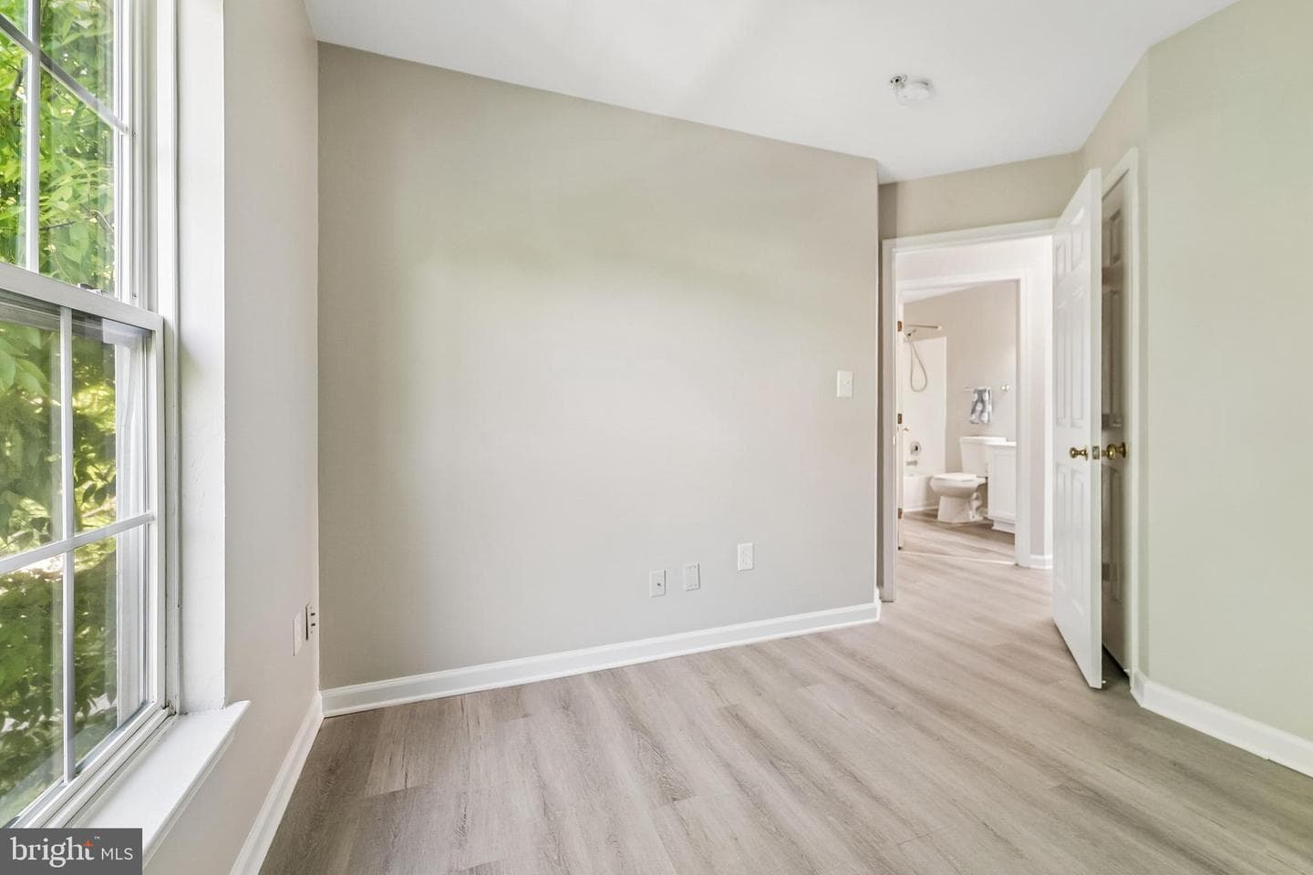 1461 Pangbourne Way photo 32