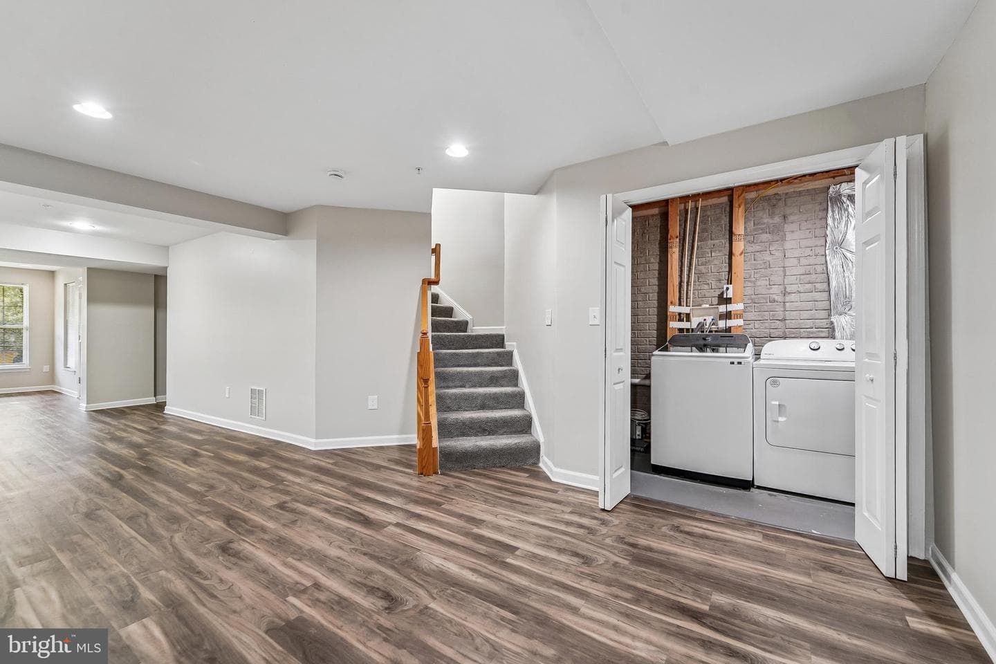1461 Pangbourne Way photo 34