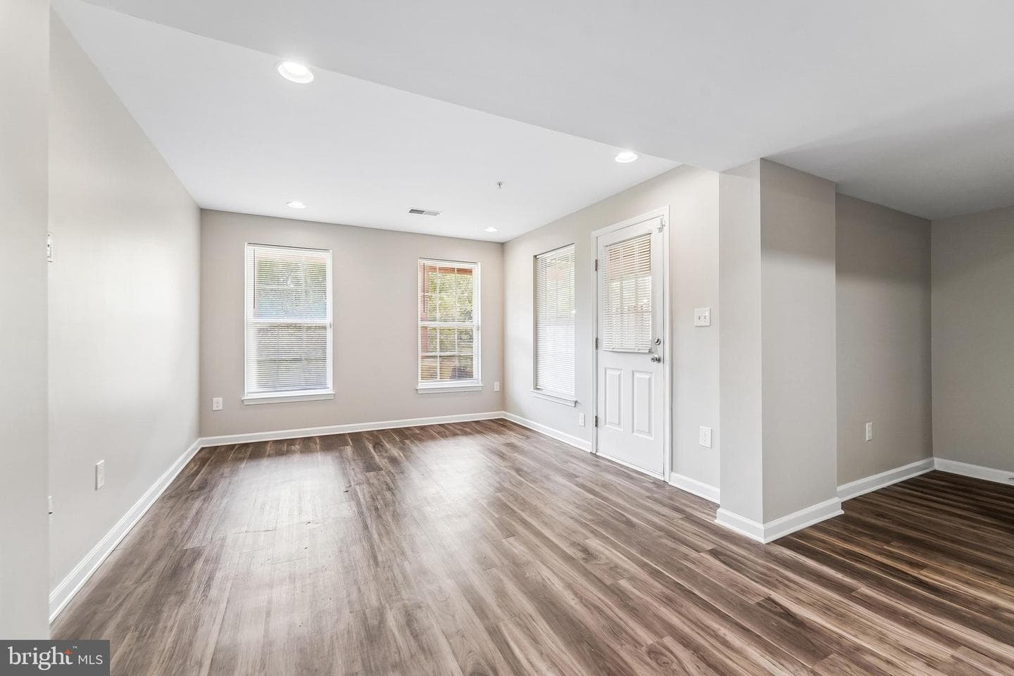 1461 Pangbourne Way photo 38