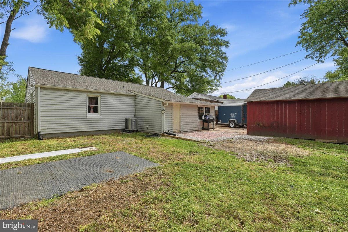1715 Saunders Way photo 25