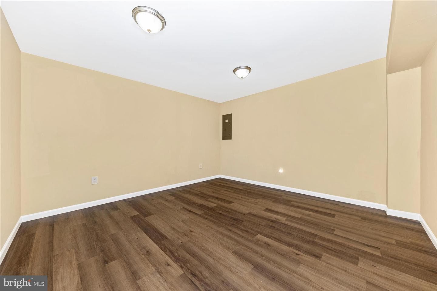 8232 Lyndhurst Street photo 34