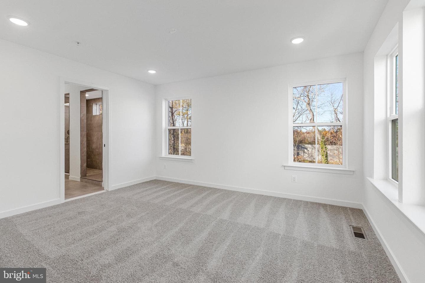 5722 Howard Drive photo 17