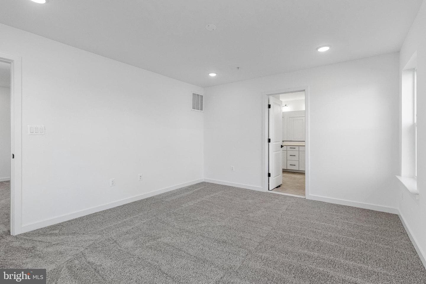5722 Howard Drive photo 18