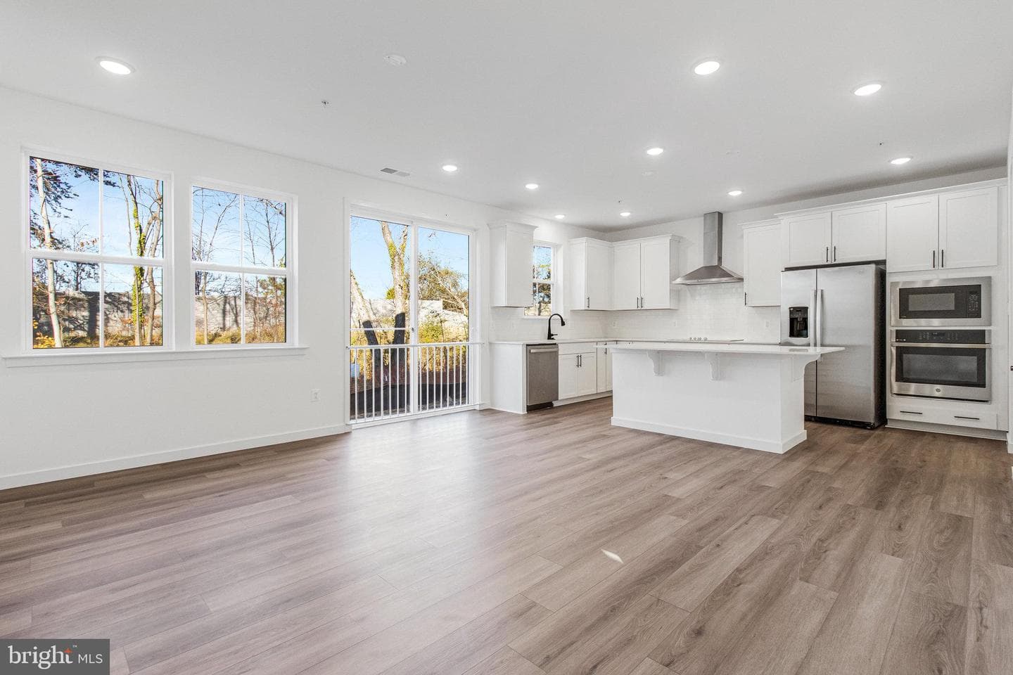 5722 Howard Drive photo 4