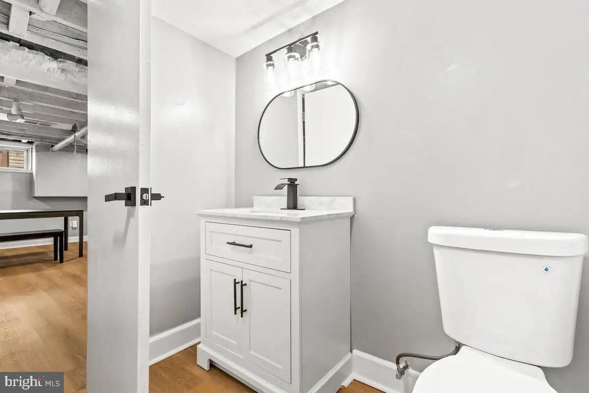 301 Beverley Place photo 12