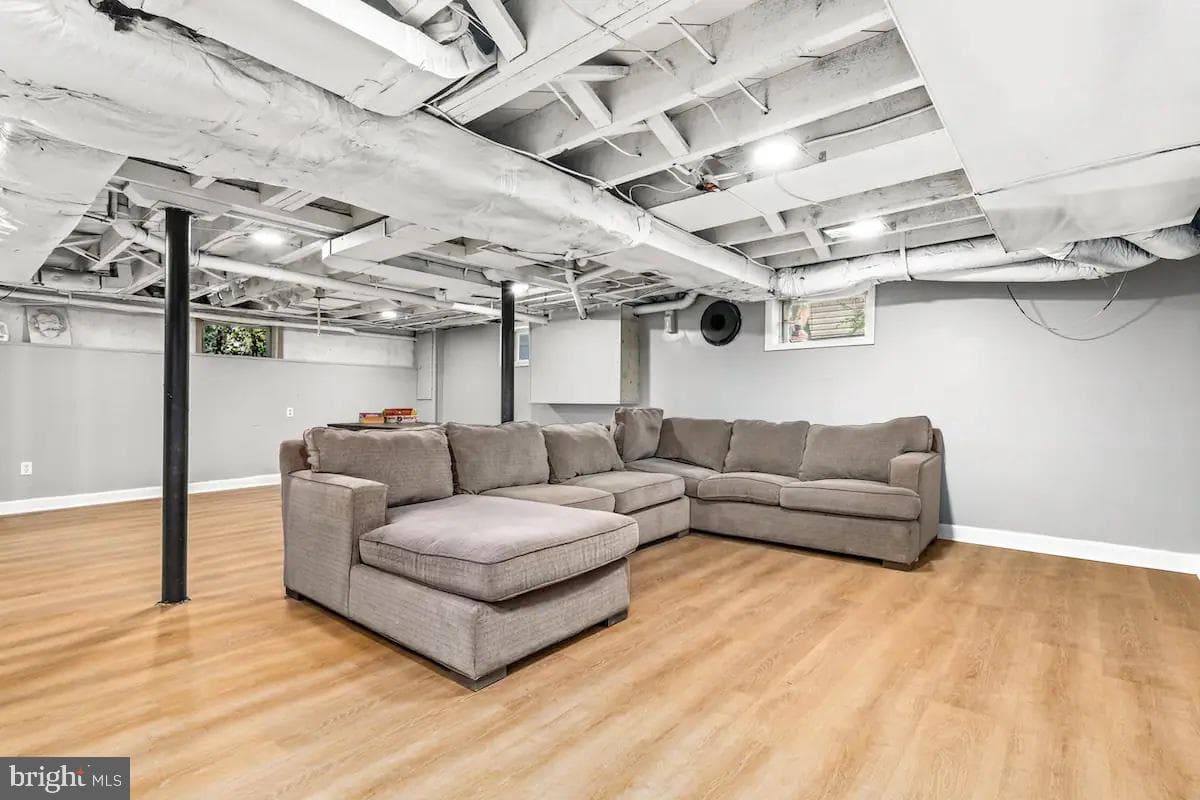301 Beverley Place photo 16