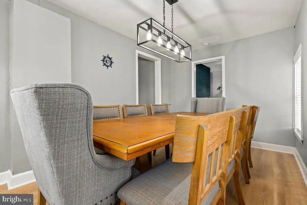 301 Beverley Place photo 24