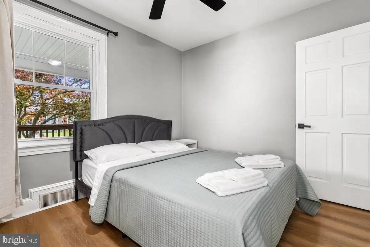 301 Beverley Place photo 40