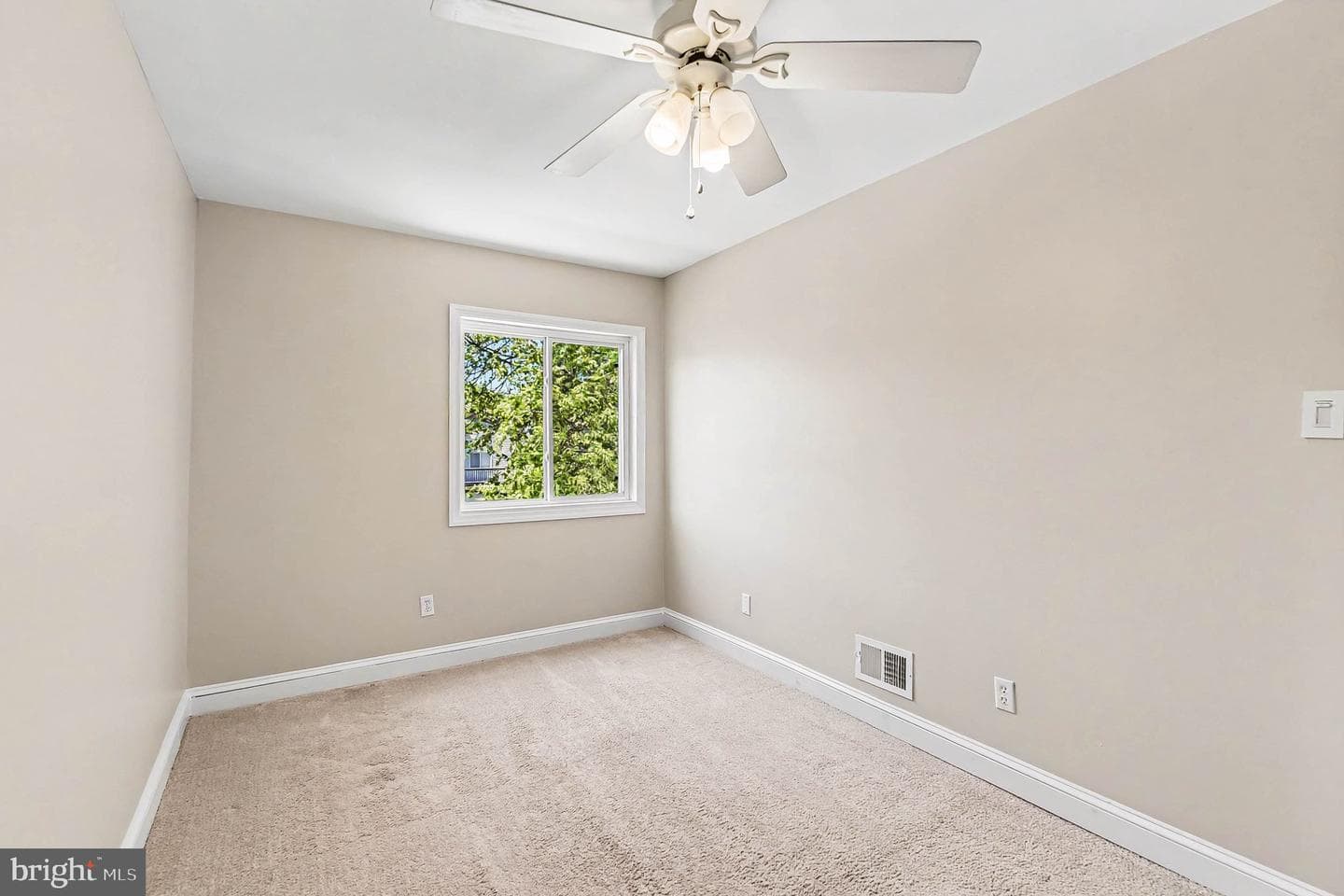 1912 Tupello Place photo 20