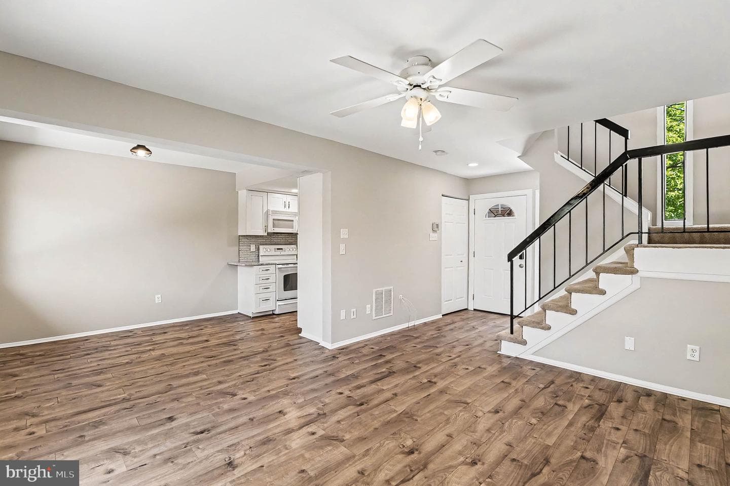 1912 Tupello Place photo 5