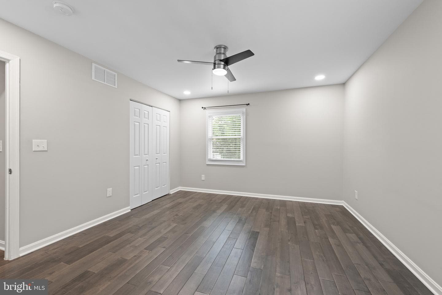 481 Eastwood Court photo 18