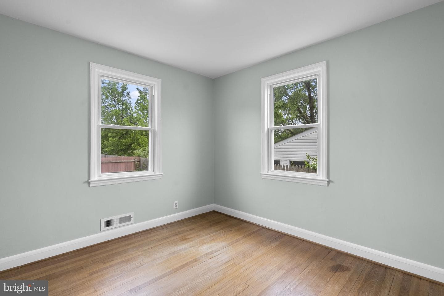 306 Vernon Avenue photo 18
