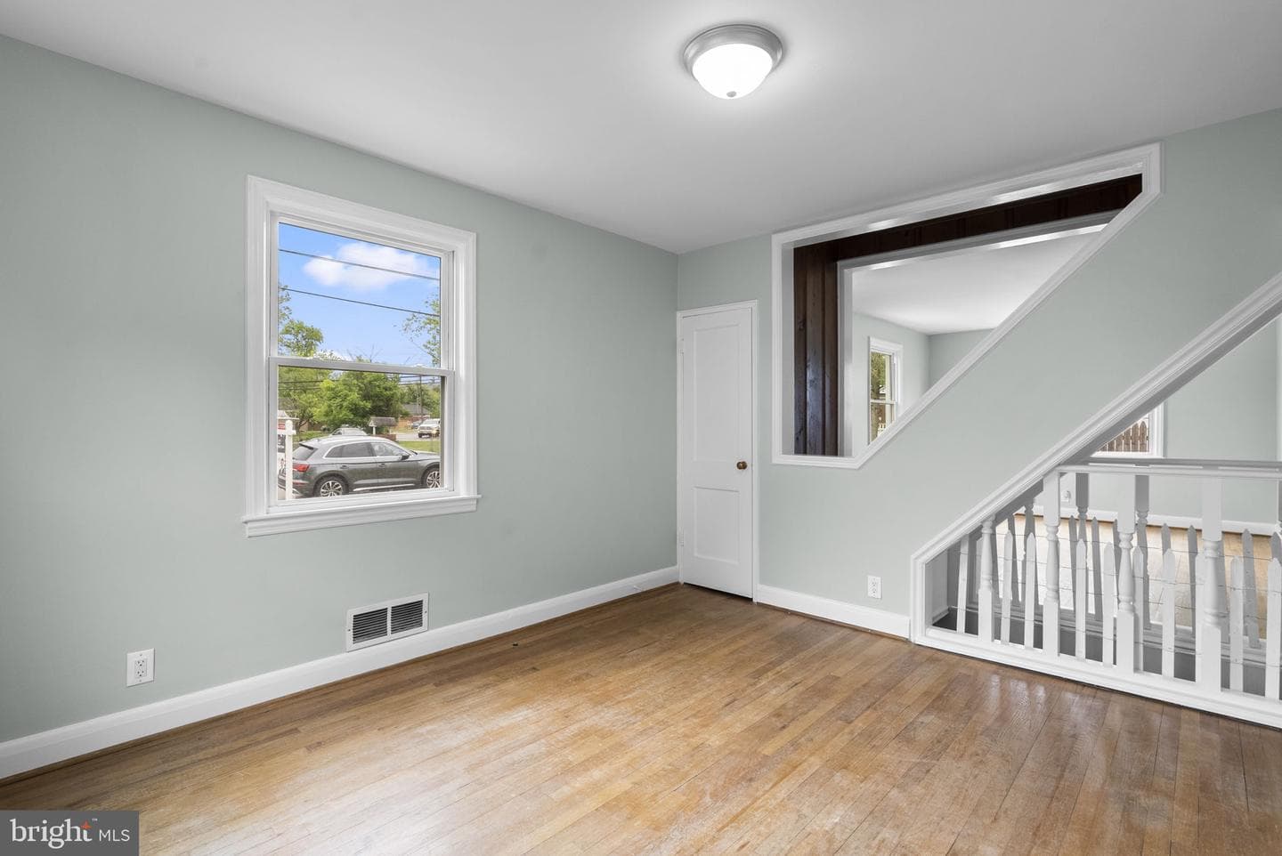306 Vernon Avenue photo 8