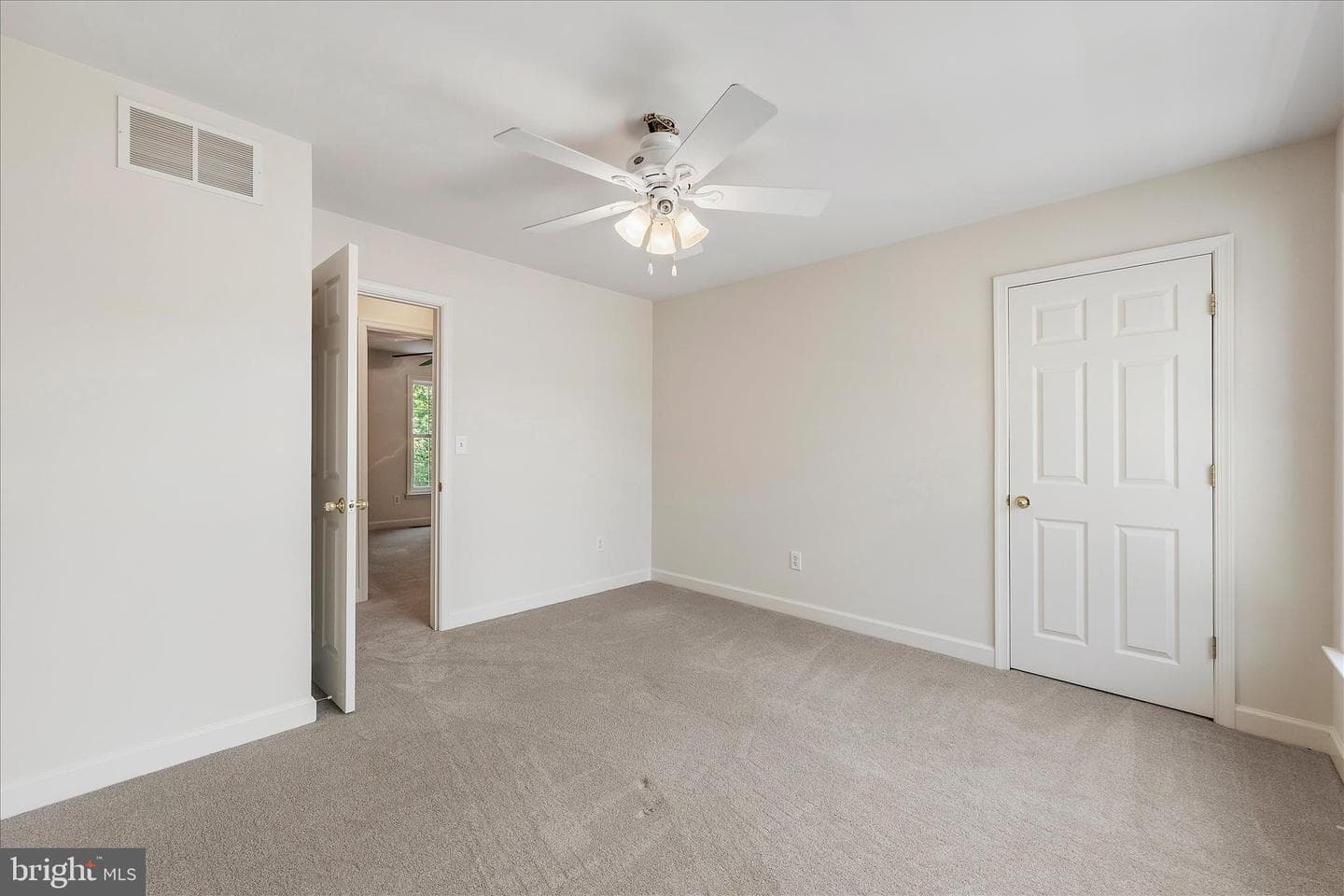 2056 Gate Drive photo 19