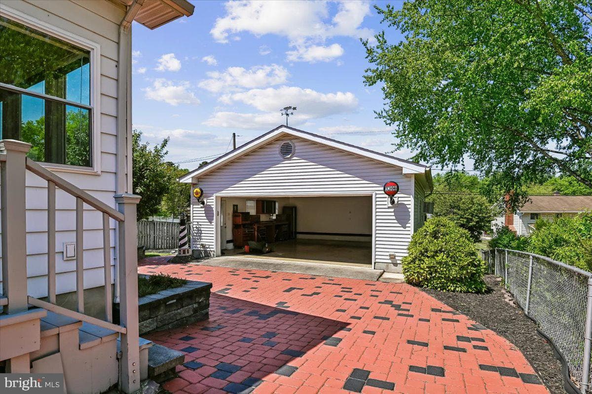 582 Nolview Court photo 2