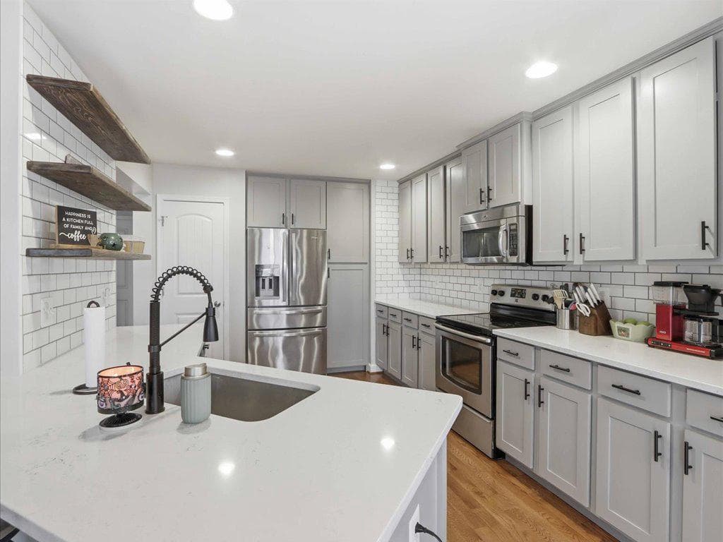 7742 Lawrence Avenue photo 10