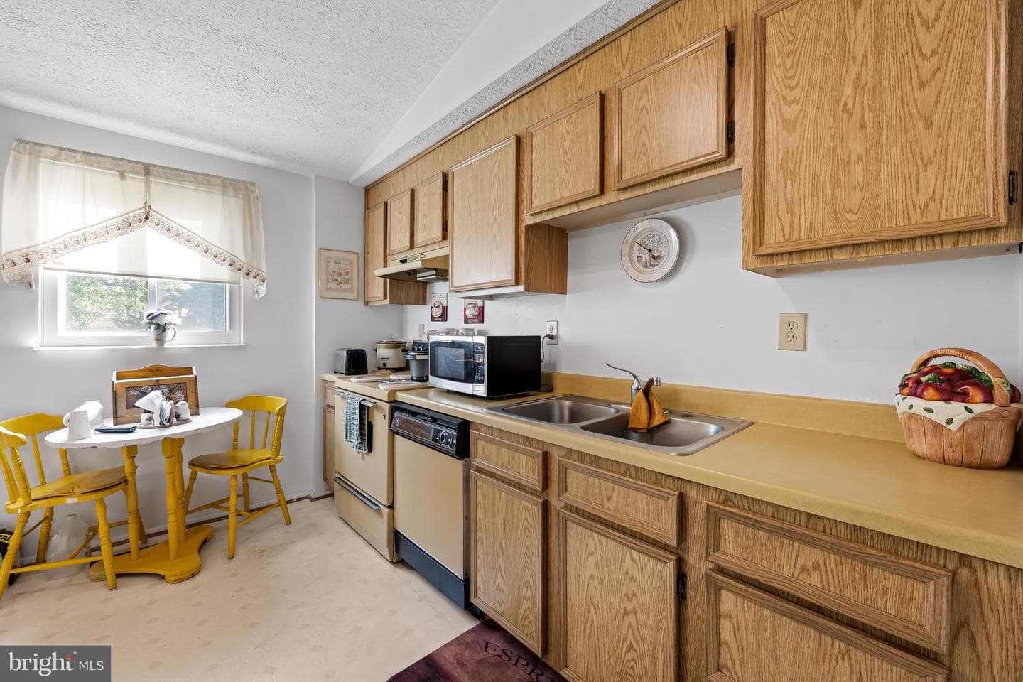 1433 Gesna Drive photo 9