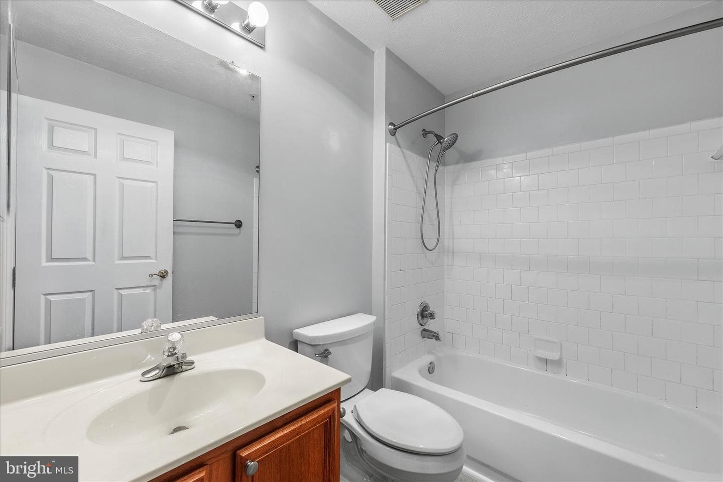 631 Admiral Drive #302 photo 23