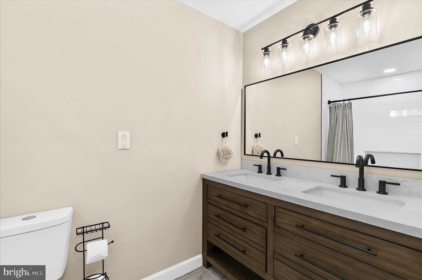 748 Evergreen Road photo 17