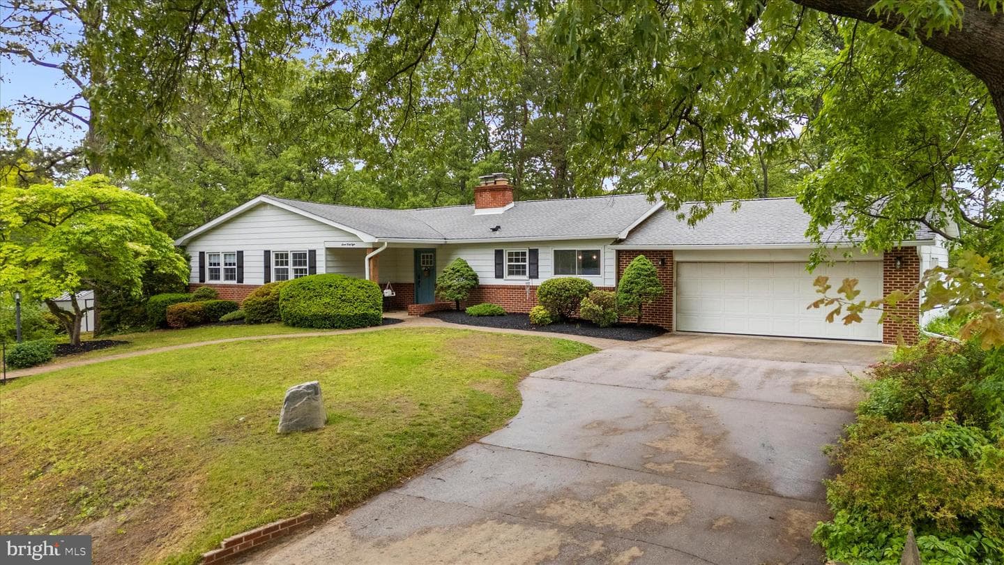 748 Evergreen Road photo 2