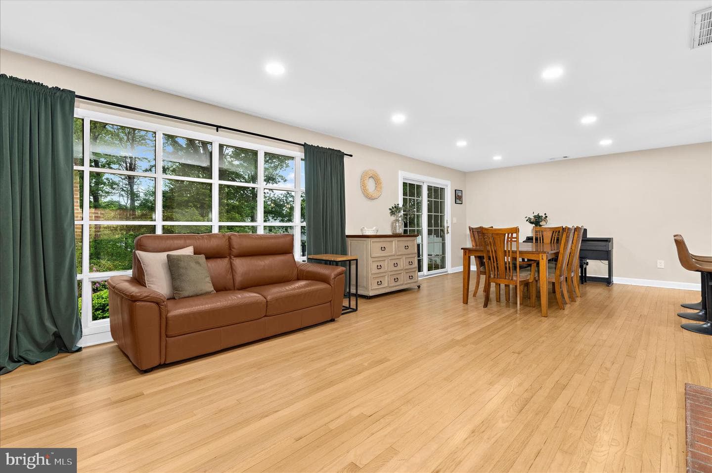 748 Evergreen Road photo 5