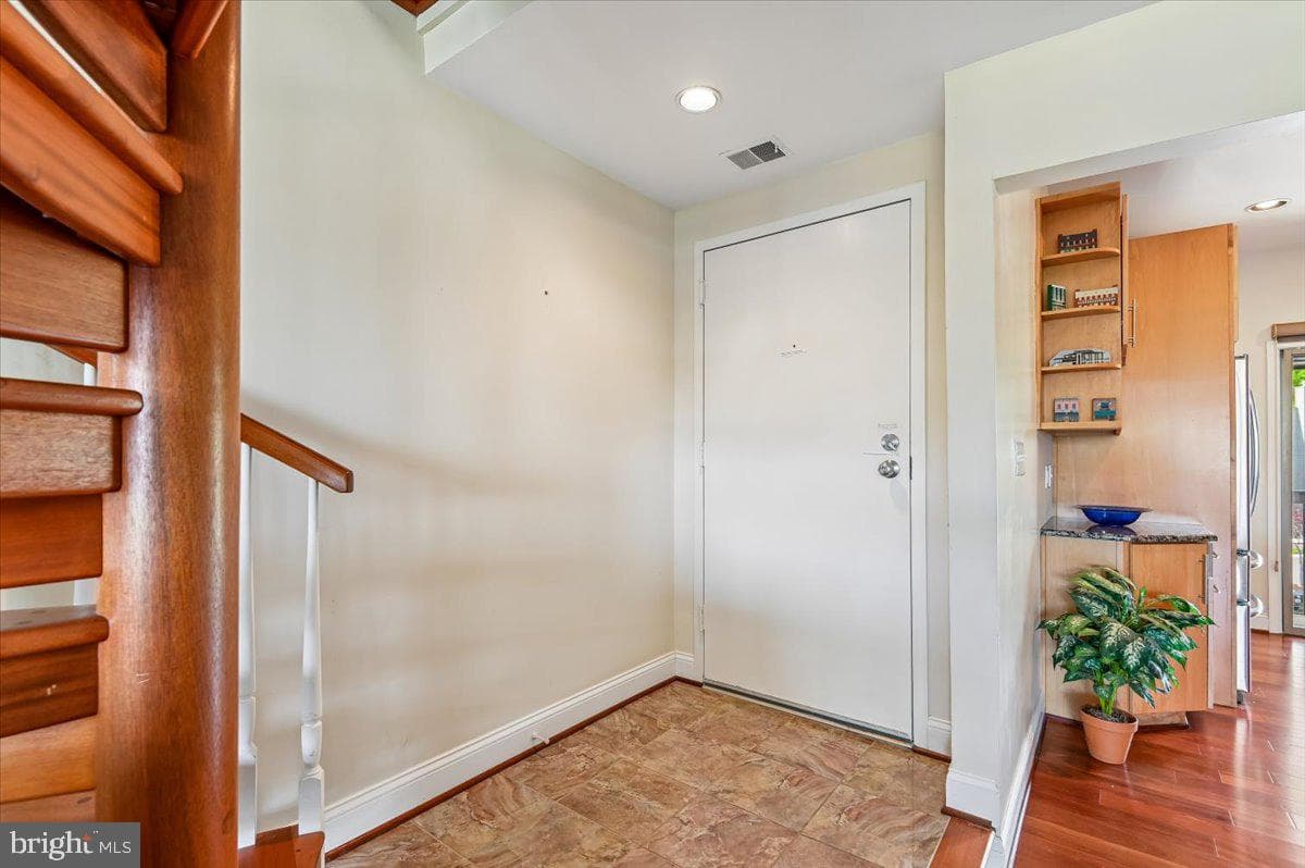 2121 Quay Village Court #202 photo 3
