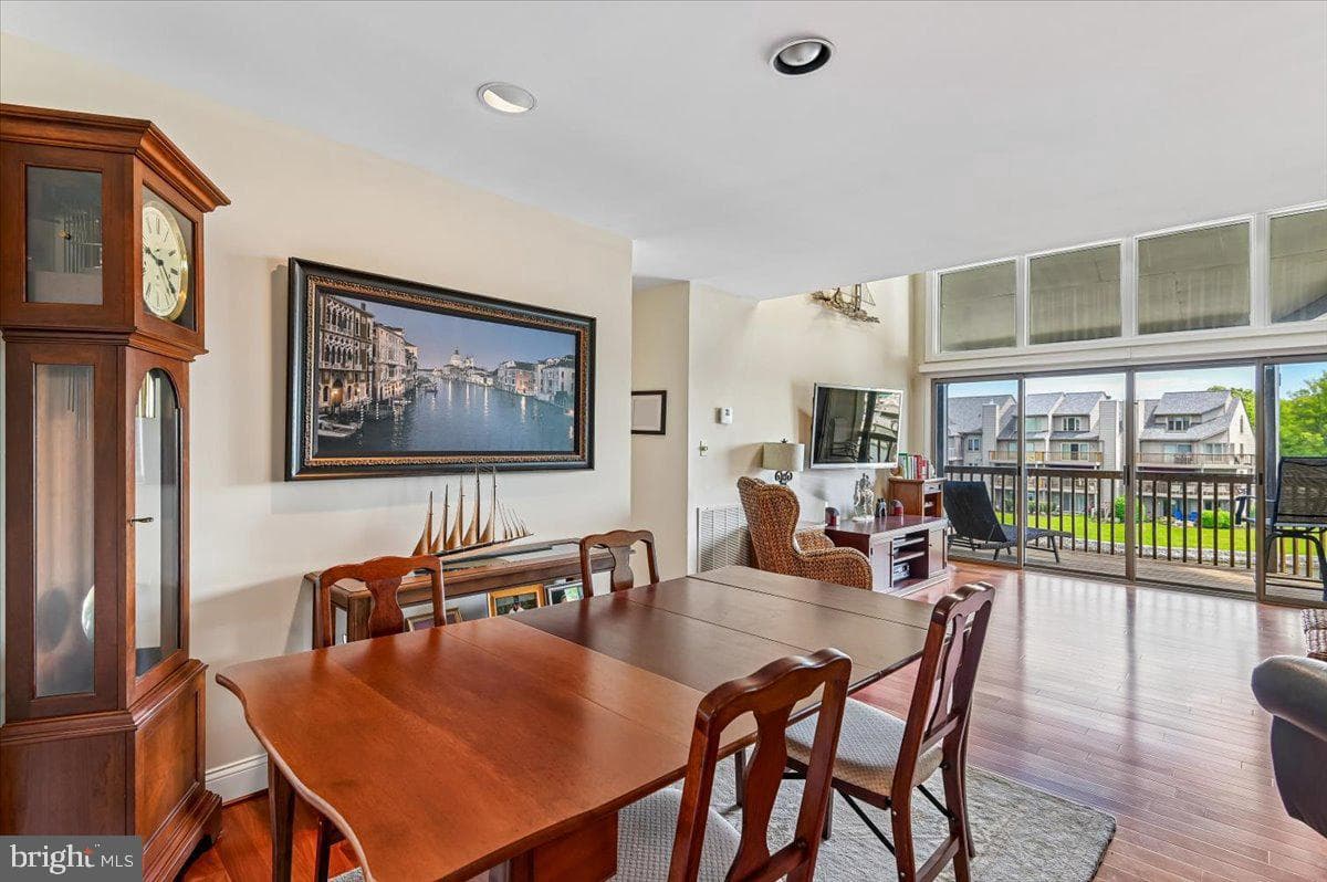 2121 Quay Village Court #202 photo 6