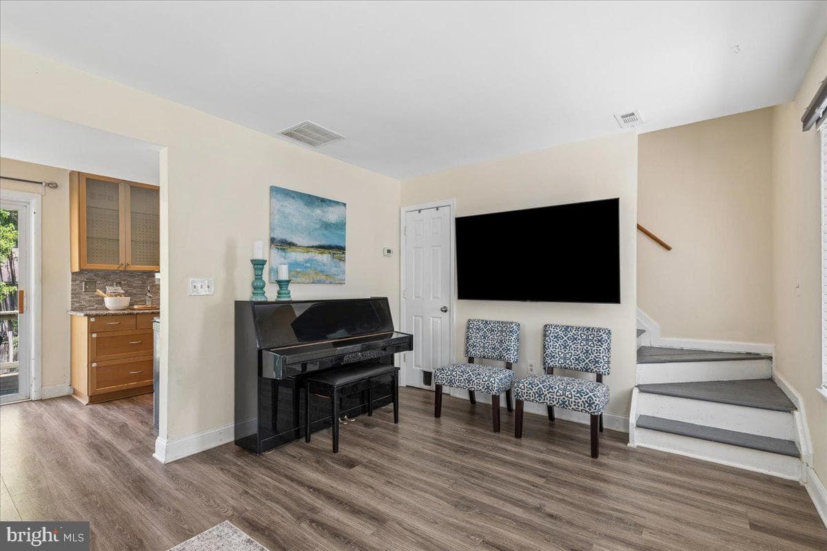 1745 Ridgely Road photo 3