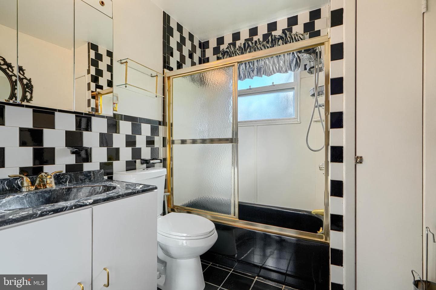 212 Evans Street photo 31