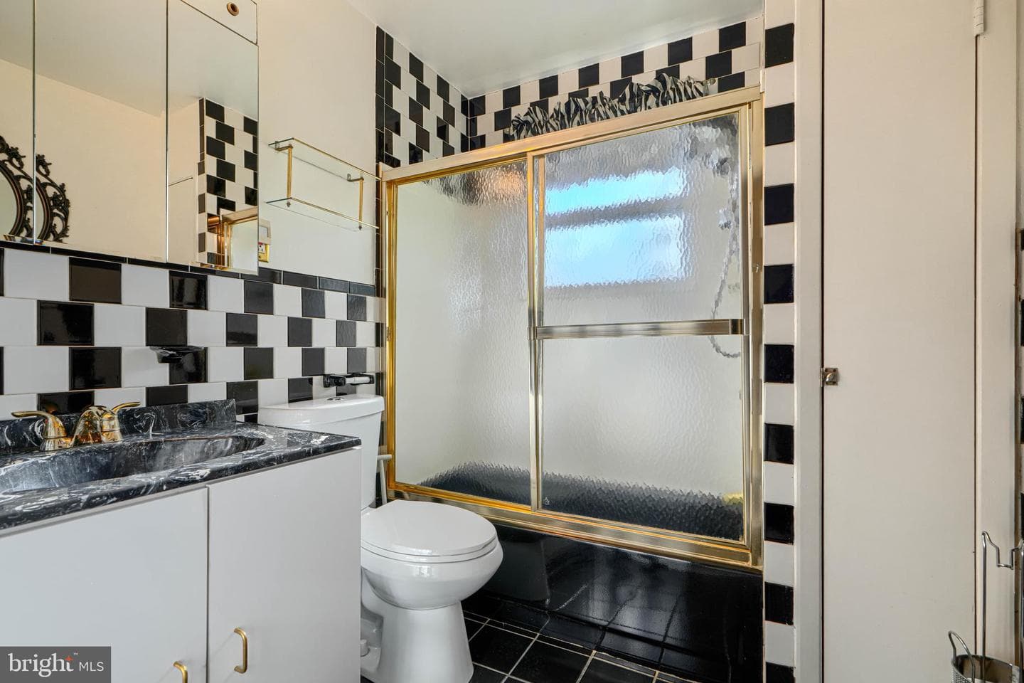 212 Evans Street photo 32