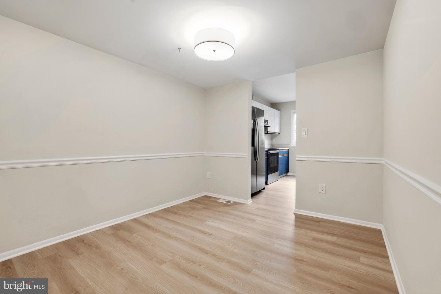 1608 Woodtree Court W photo 6
