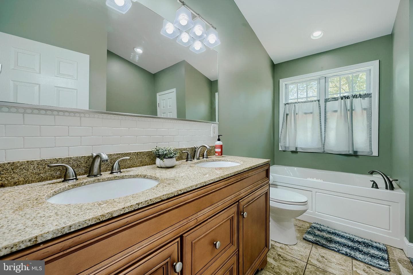 8105 Beverly Road photo 22