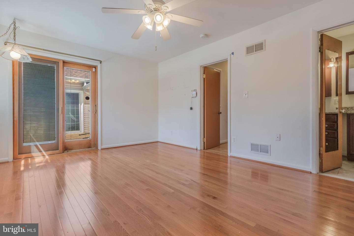 219 Coronet Drive photo 17