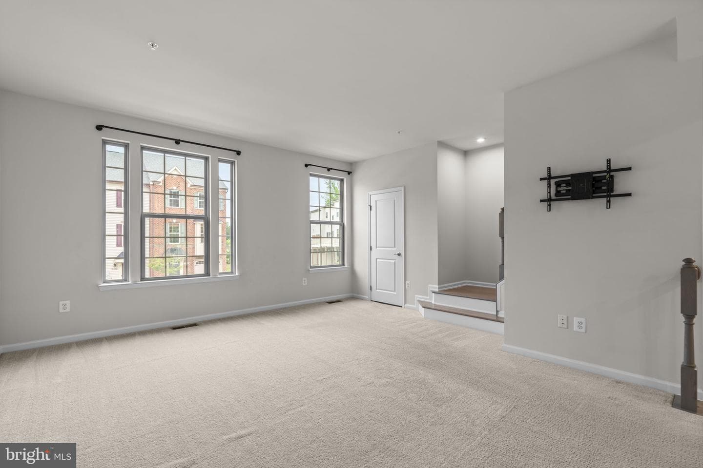 7911 N Gladden Farm Way photo 8