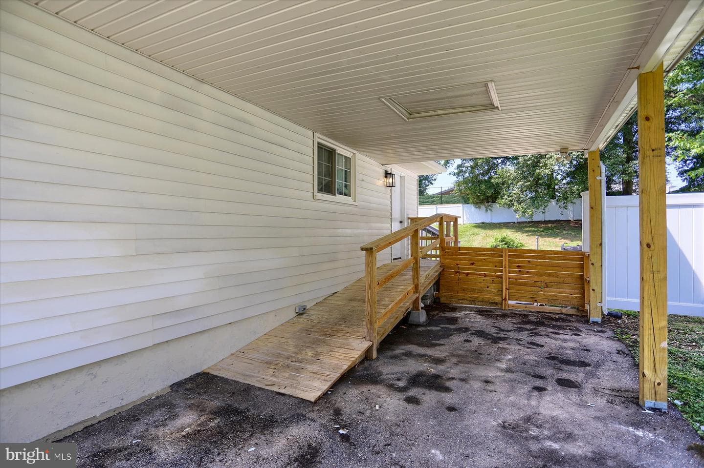 573 Rita Drive photo 4