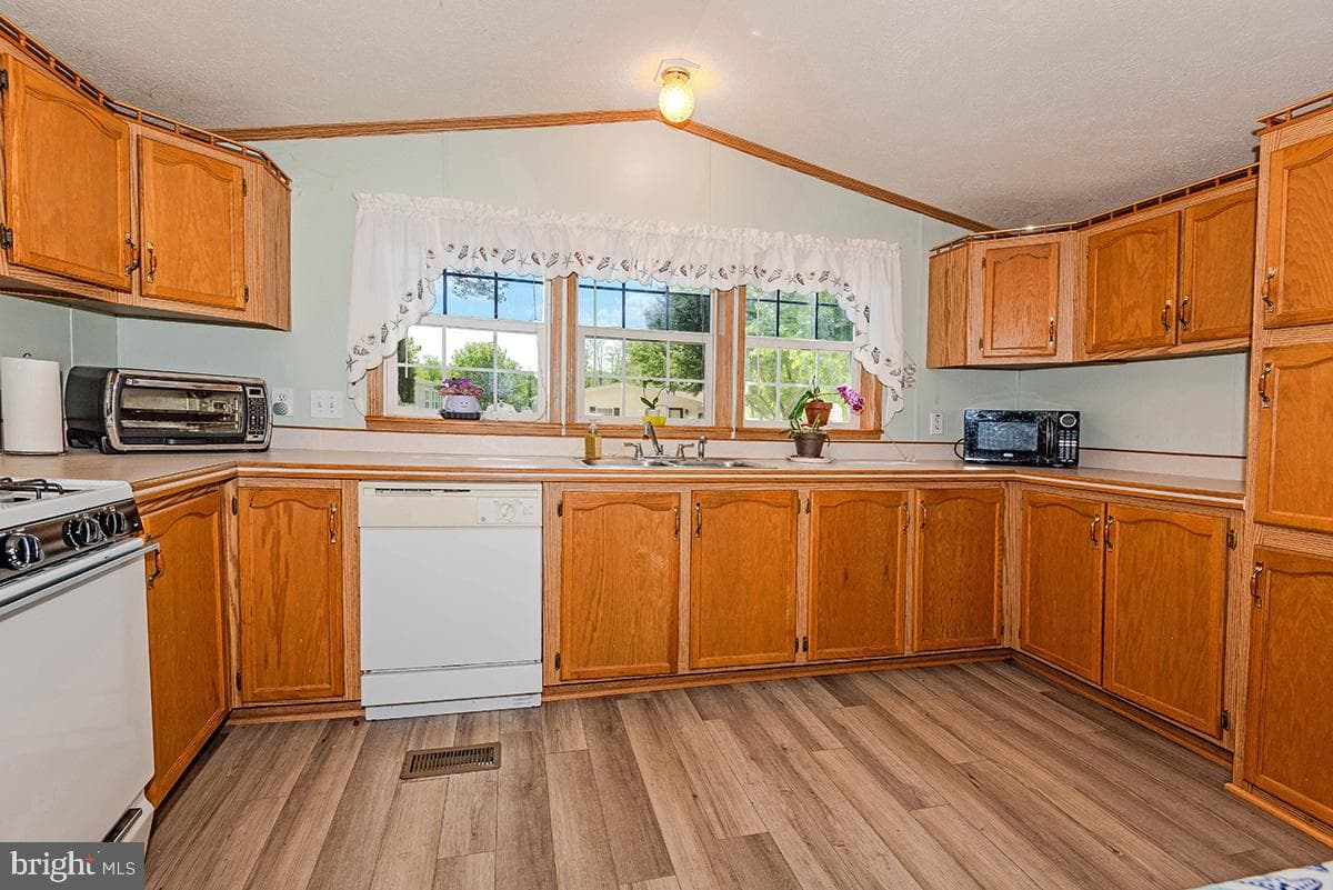 8021 Fair Breeze Drive photo 10