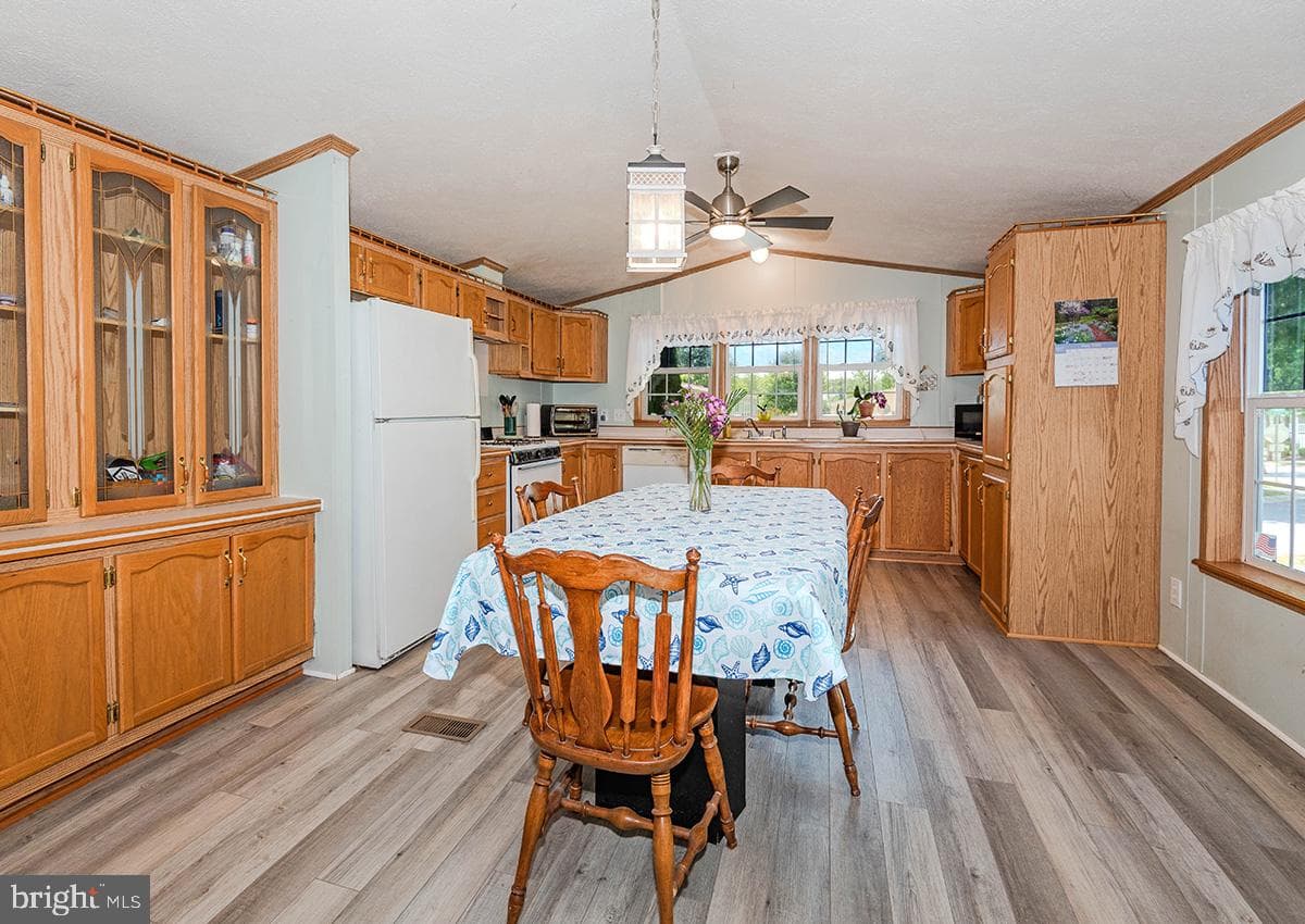 8021 Fair Breeze Drive photo 4