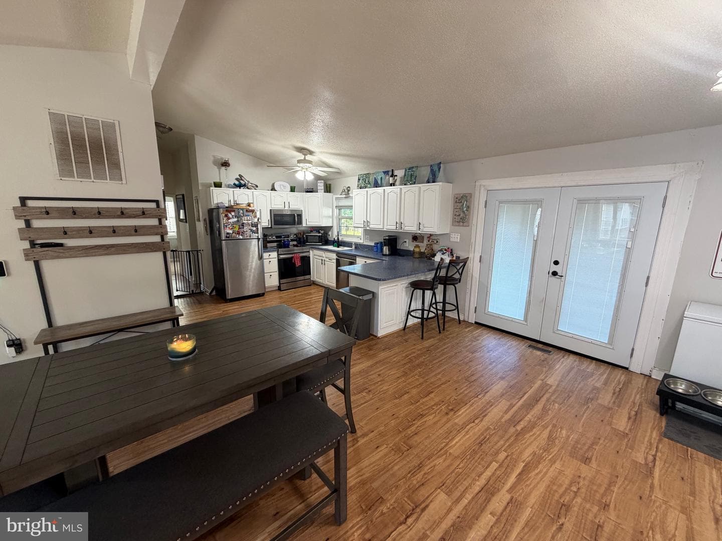 1223 Pine Avenue photo 4
